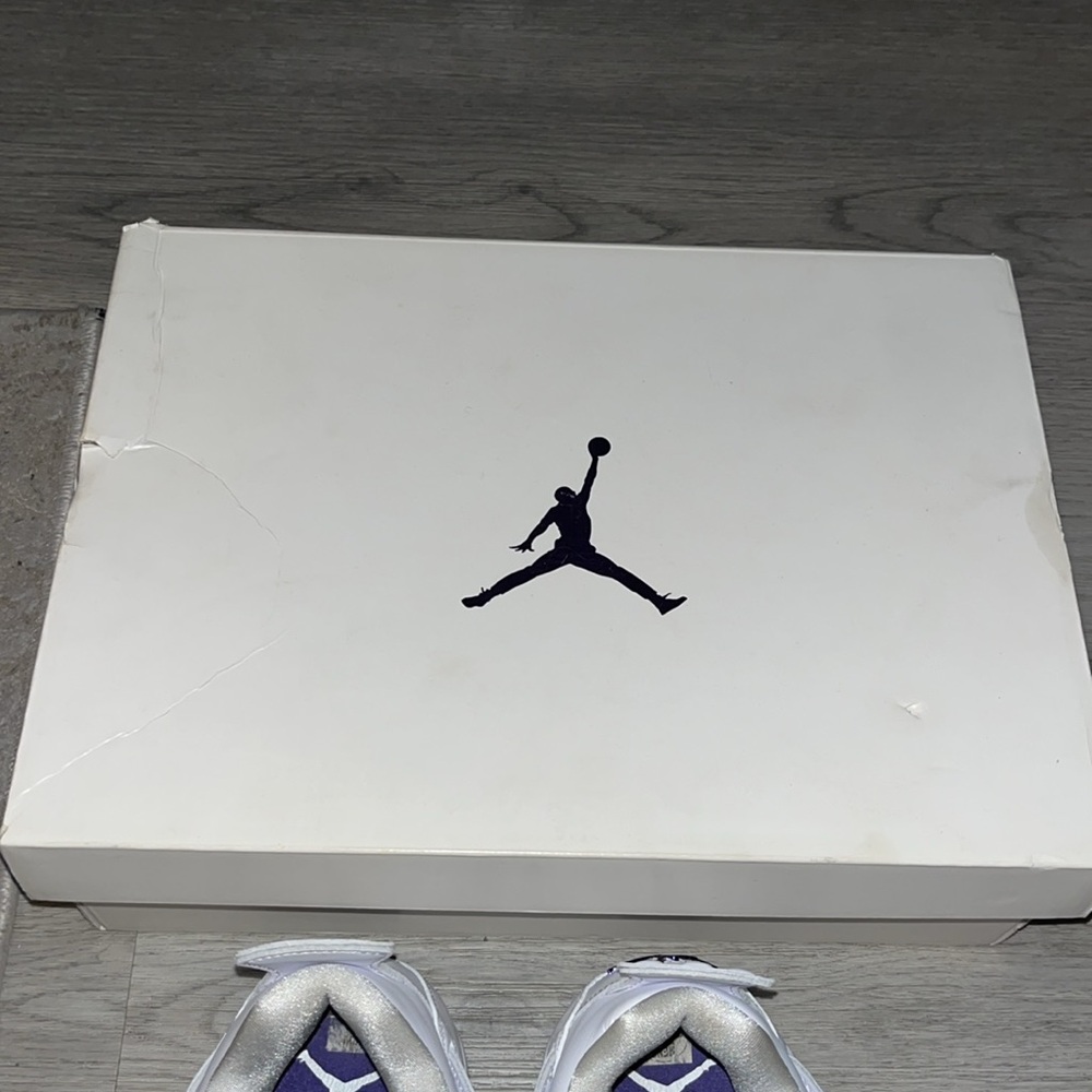 Like new Air Jordan 4 retro white/court purple - Picture 2 of 12